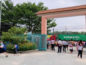 HỌC SINH NGÀY ĐẦU TRỞ LẠI TRƯỜNG SAU KỲ NGHỈ PHÒNG, CHỐNG DỊCH COVID-19