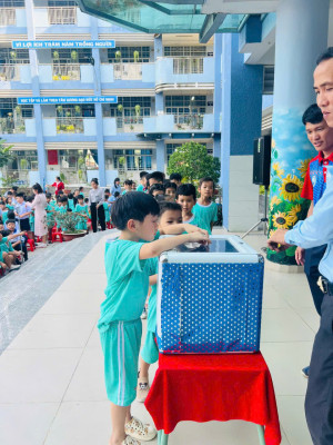 LIÊN ĐỘI TIỂU HỌC AN TÂY QUYÊN GÓP ỦNG HỘ ĐỒNG BÀO MIỀN TRUNG SAU CƠN BÃO SỐ 10