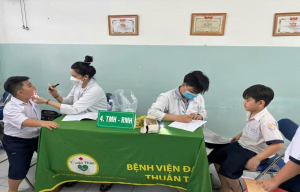 TỔ CHỨC KHÁM SỨC KHỎE ĐẦU NĂM