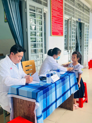 TỔ CHỨC TIÊM NGỪA VẮC XIN UỐN VÁN