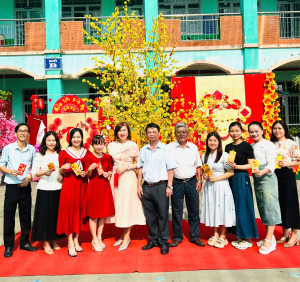 Khai xuân - Hái lộc đầu năm