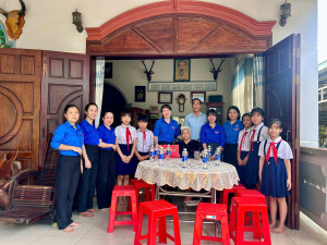 Tổ chức dâng hương tưởng niệm các anh hùng liệt sĩ; thăm và tặng quà Mẹ Việt Nam Anh Hùng nhân Ngày Thương binh - Liệt sĩ 27/7