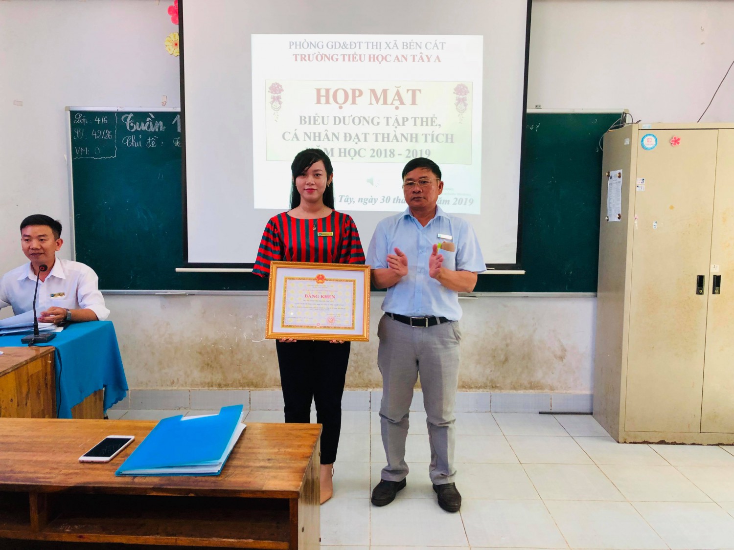 Cô Huỳnh Thị Thanh Phương được UBND Tỉnh tặng bằng khen