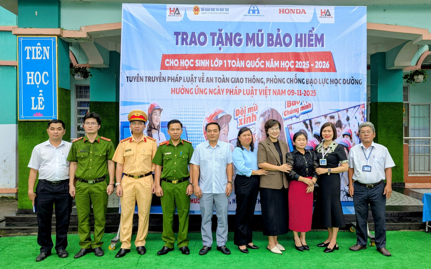 pxl 20251107 0105345063